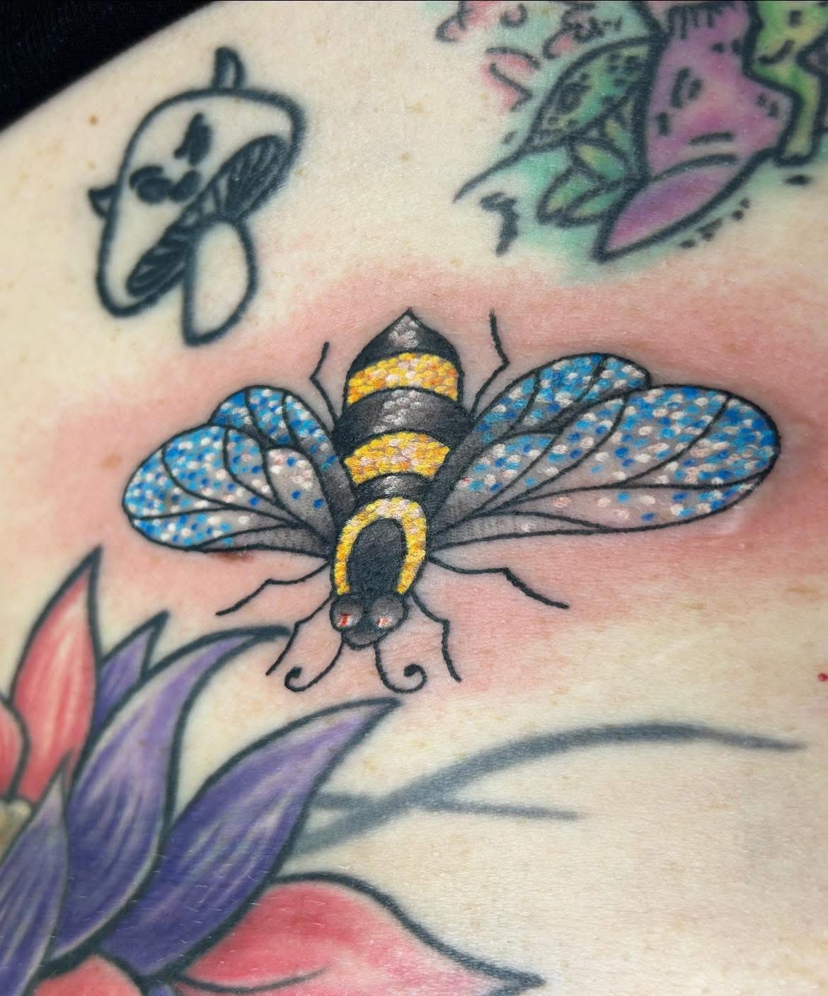 Color bumblebee tattoo with dotted blue wings