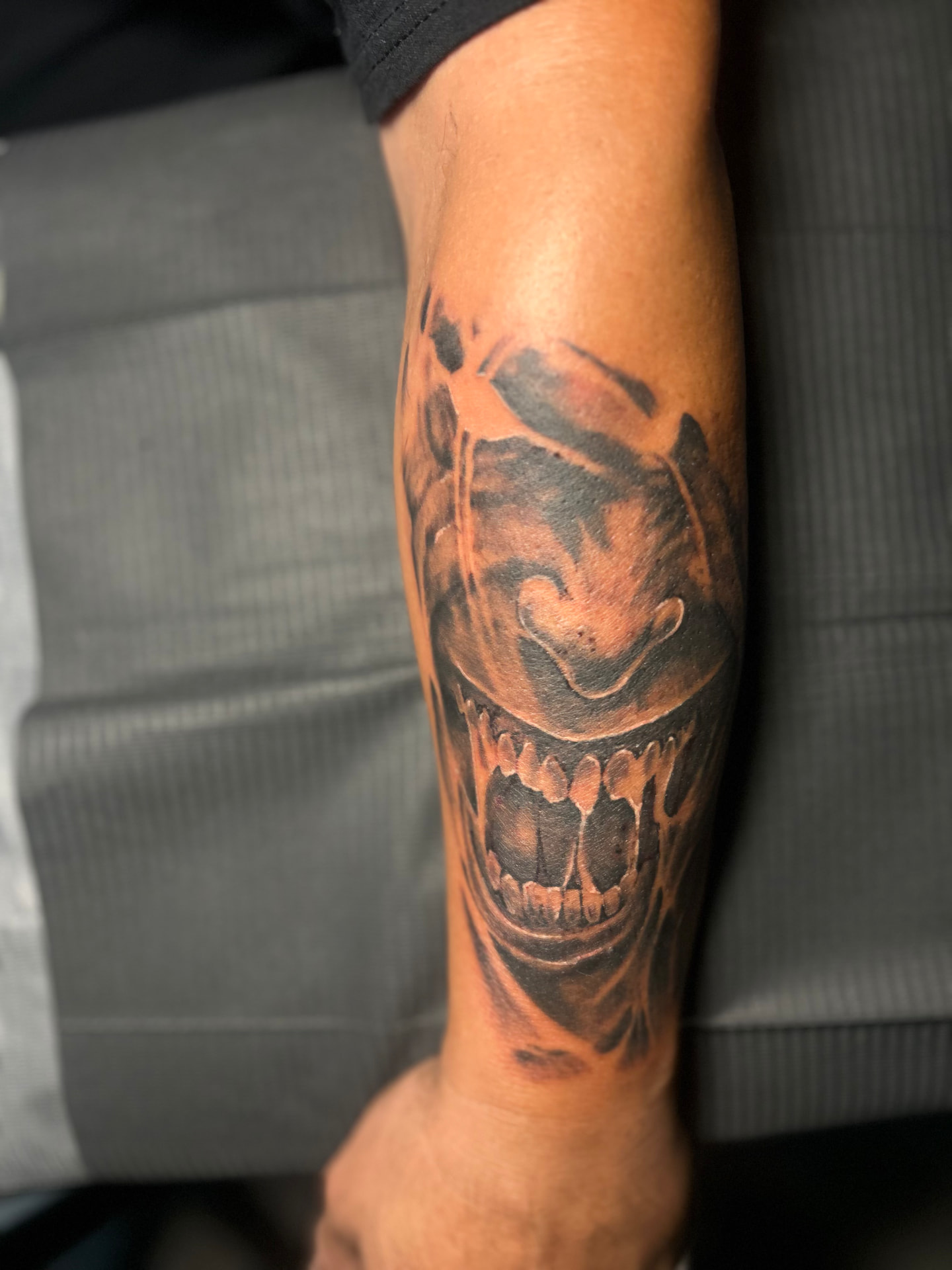 black and grey joker skull